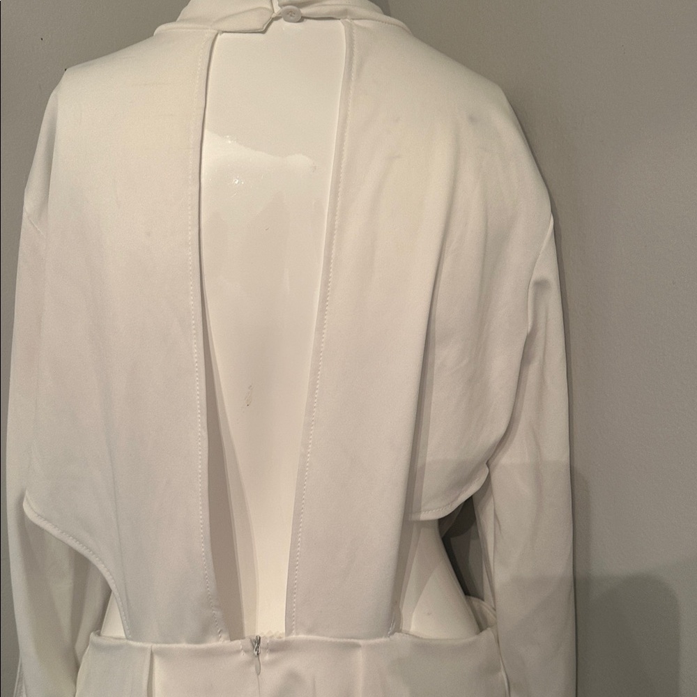 Elegant White Long Sleeve Dress - Picture 5 of 5